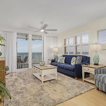 Estero Island 2Br: Ocean Views, Pool & Bbq Area